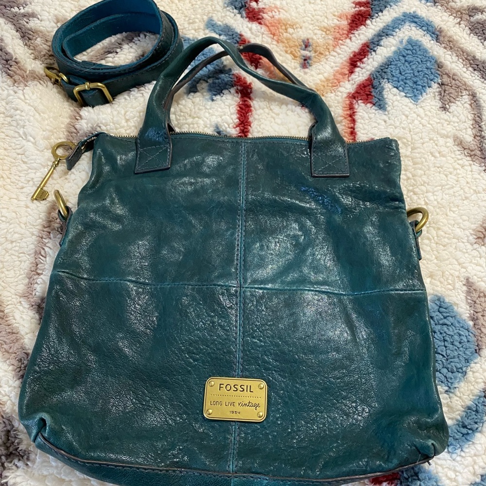 Fossil dark green soft leather crossbody/shoulder fold over bag. Good condition